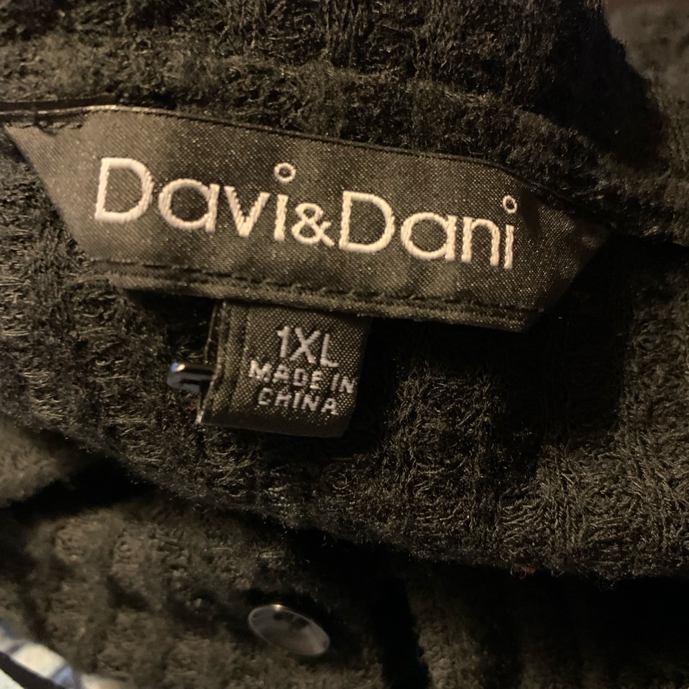 Davi&Dani Black Sequin Waffle Top Size 1X - Picture 8 of 10